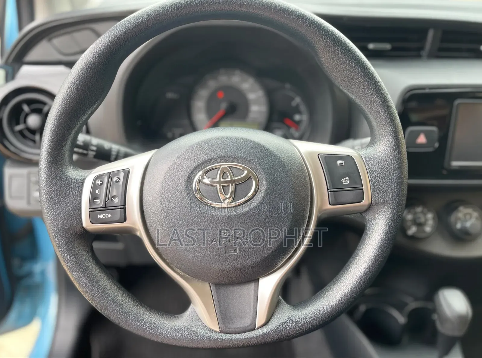 Toyota Vitz 1.3 AWD 5dr 2016 Blue