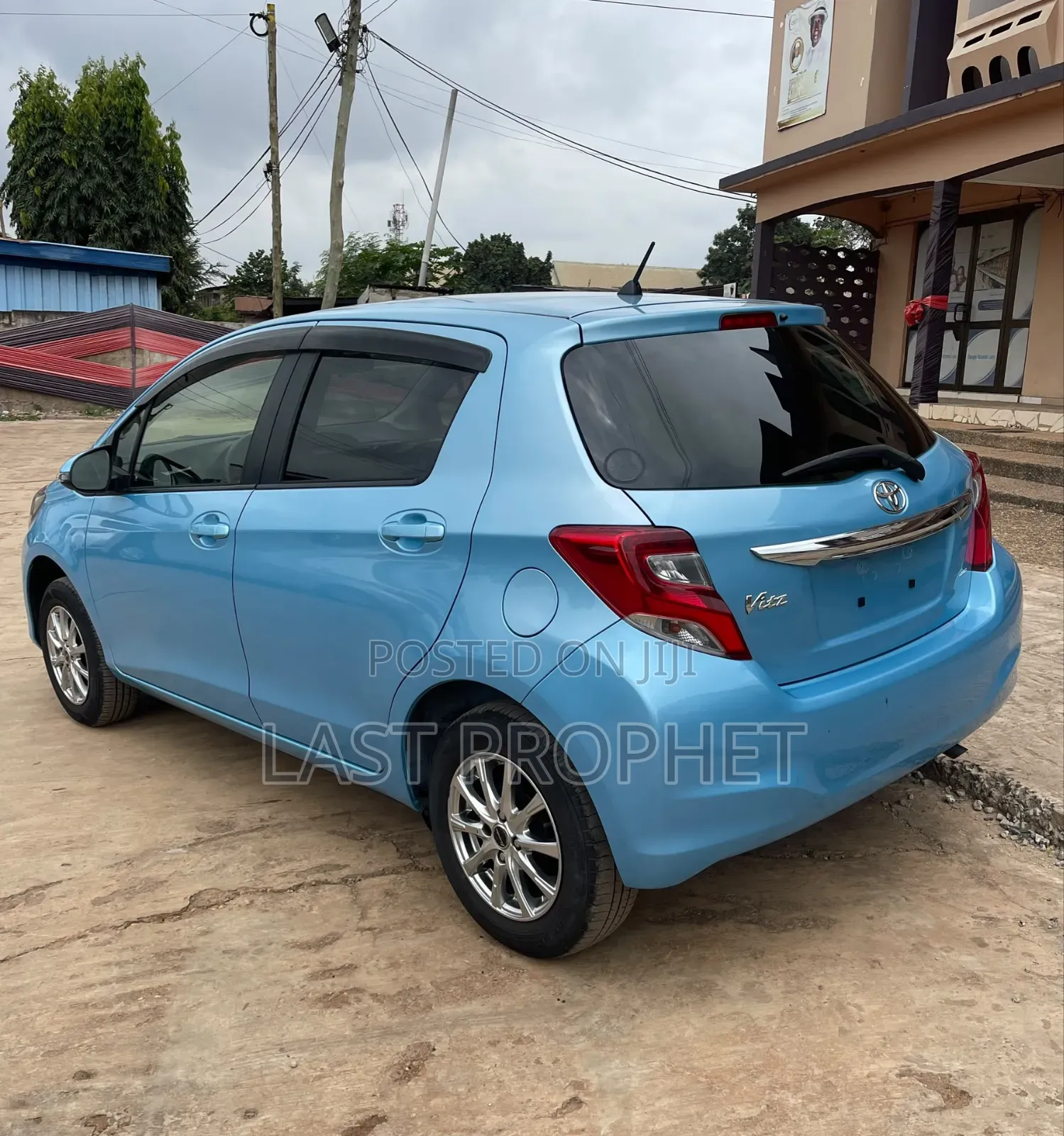 Toyota Vitz 1.3 AWD 5dr 2016 Blue