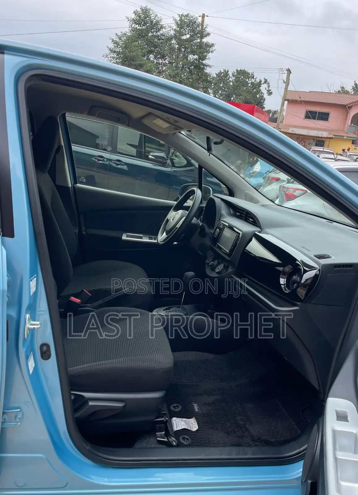 Toyota Vitz 1.3 AWD 5dr 2016 Blue