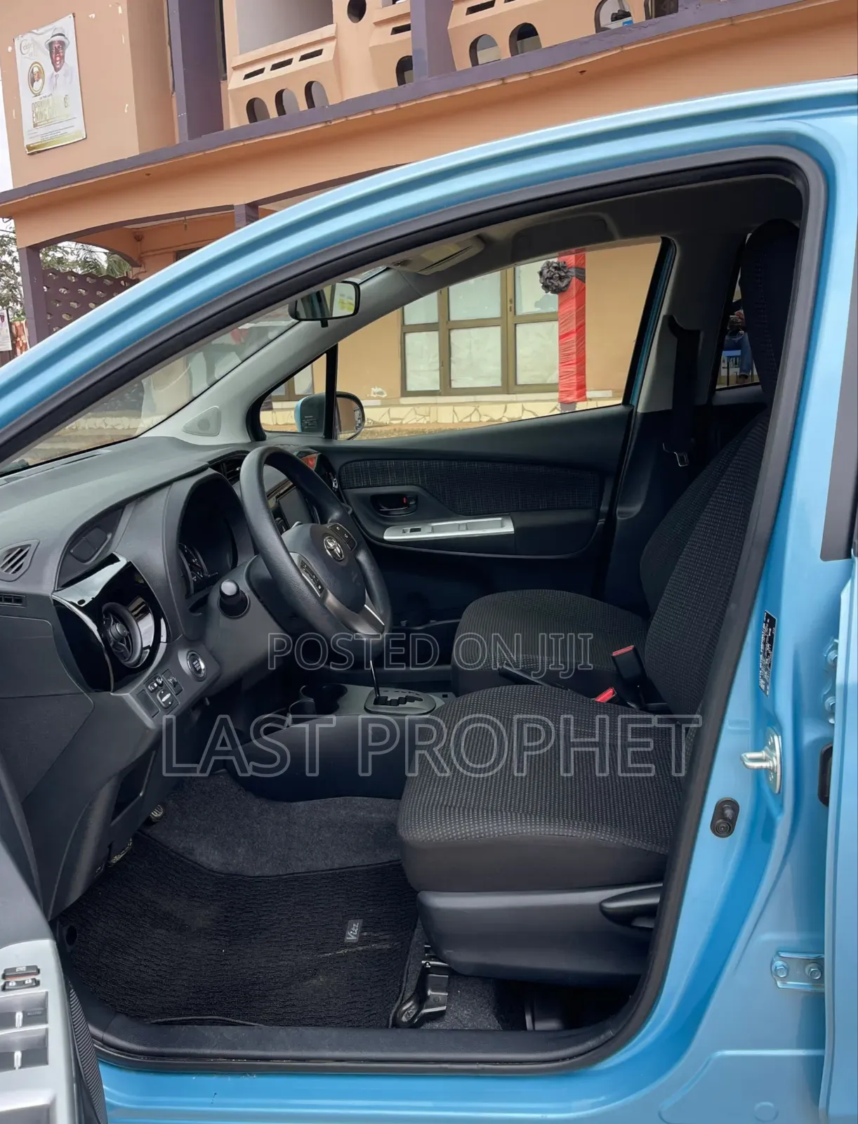 Toyota Vitz 1.3 AWD 5dr 2016 Blue