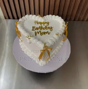 Yummy Vintage Whipped Cream Cake