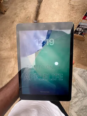 Apple iPad 10.2 (2021) 64 GB Black