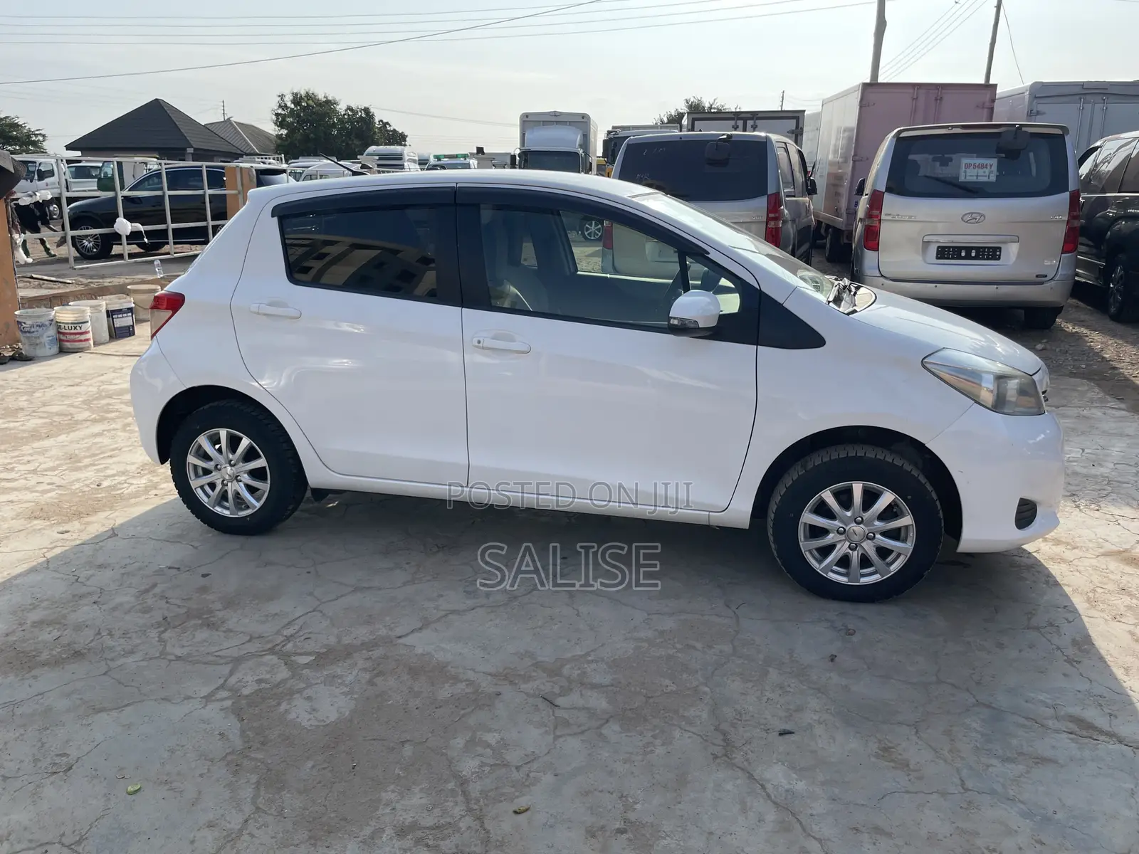 Toyota Vitz 1.3 AWD 5dr 2012 White