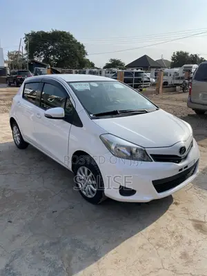 Toyota Vitz 1.3 AWD 5dr 2012 White