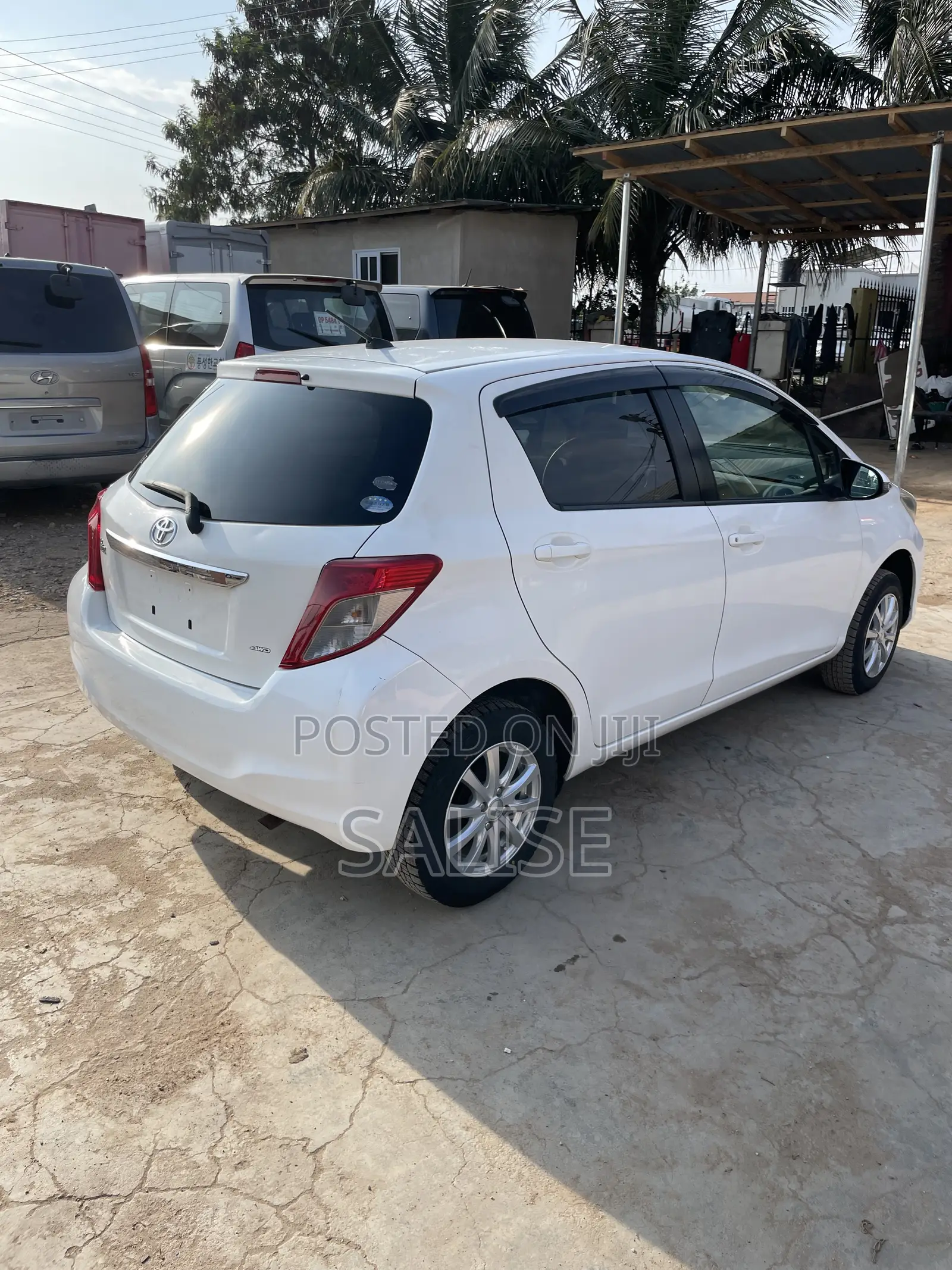 Toyota Vitz 1.3 AWD 5dr 2012 White