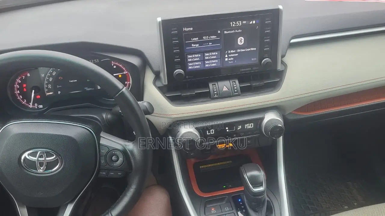 Toyota RAV4 XLE 2021 Gray