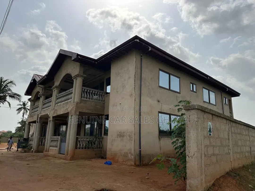 8bdrm House in Apowa Estate, Takoradi for sale
