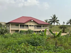 8bdrm House in Apowa Estate, Takoradi for sale