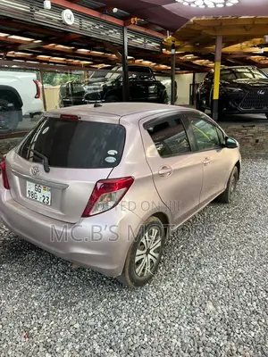Toyota Vitz 2013 Silver