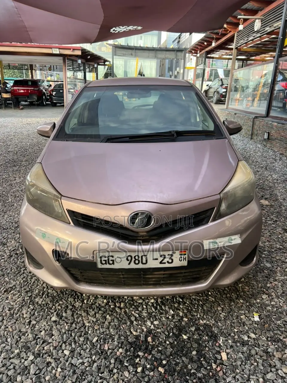 Toyota Vitz 2013 Silver