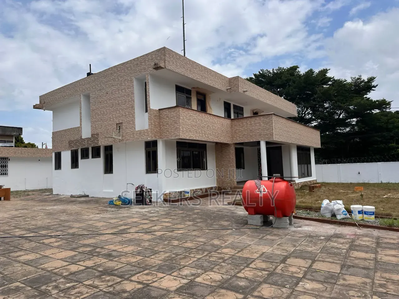 7bdrm House in Seekers Realty, Acquinas for rent