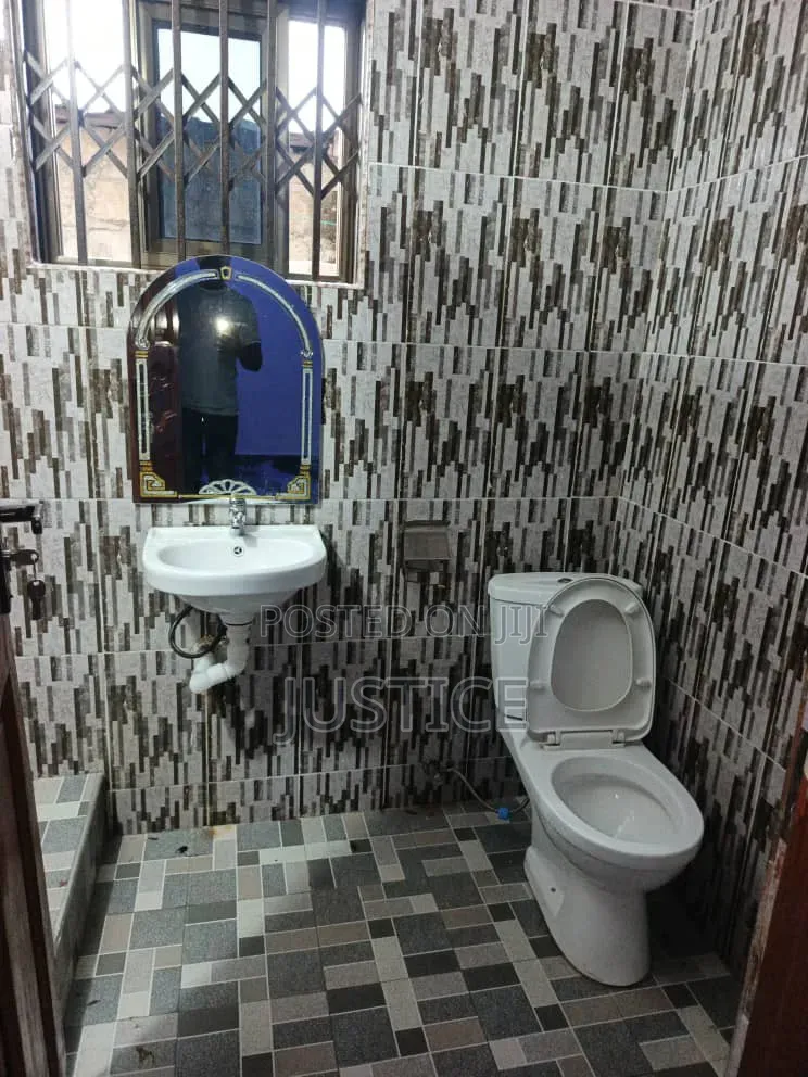 1bdrm Room & Parlour in Bush Road Teshie, Tseaddo for rent