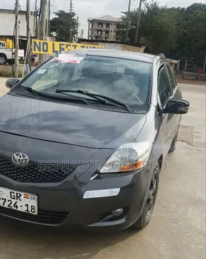 Toyota Yaris 2010 Gray