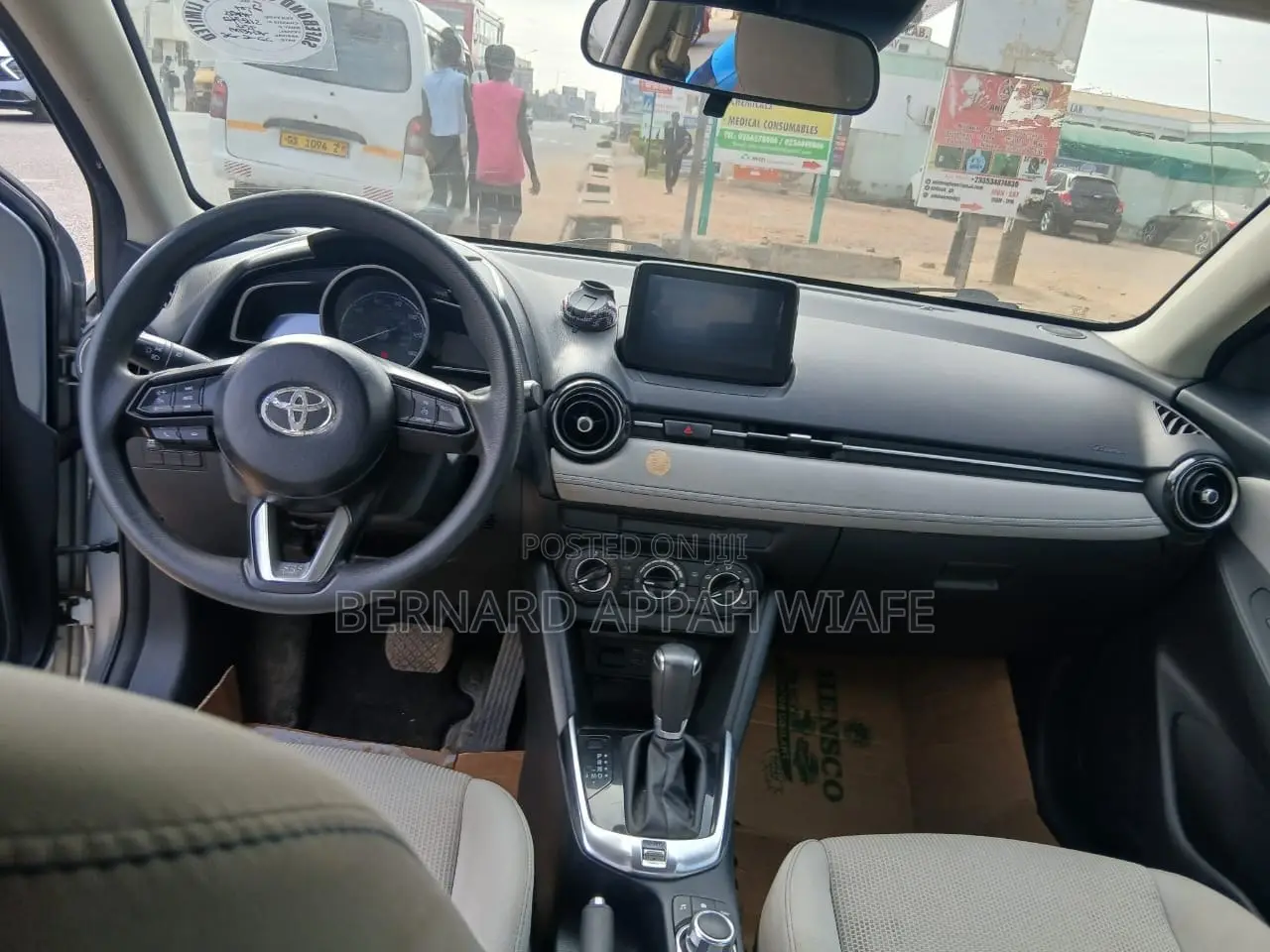 Toyota Yaris LE Sedan 4dr 2019 Silver