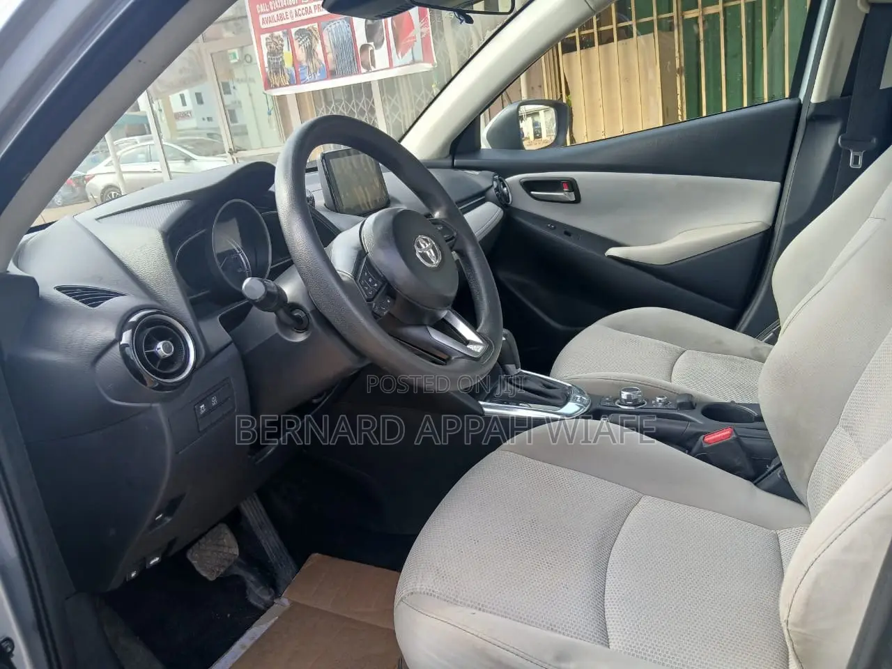 Toyota Yaris LE Sedan 4dr 2019 Silver