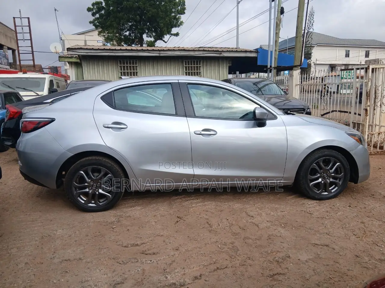 Toyota Yaris LE Sedan 4dr 2019 Silver