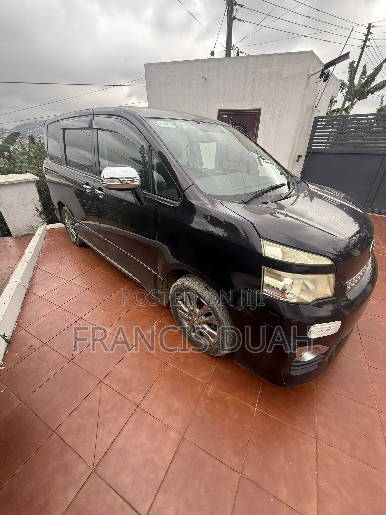 Toyota Voxy V 2WD 7-Seater 2012 Purple