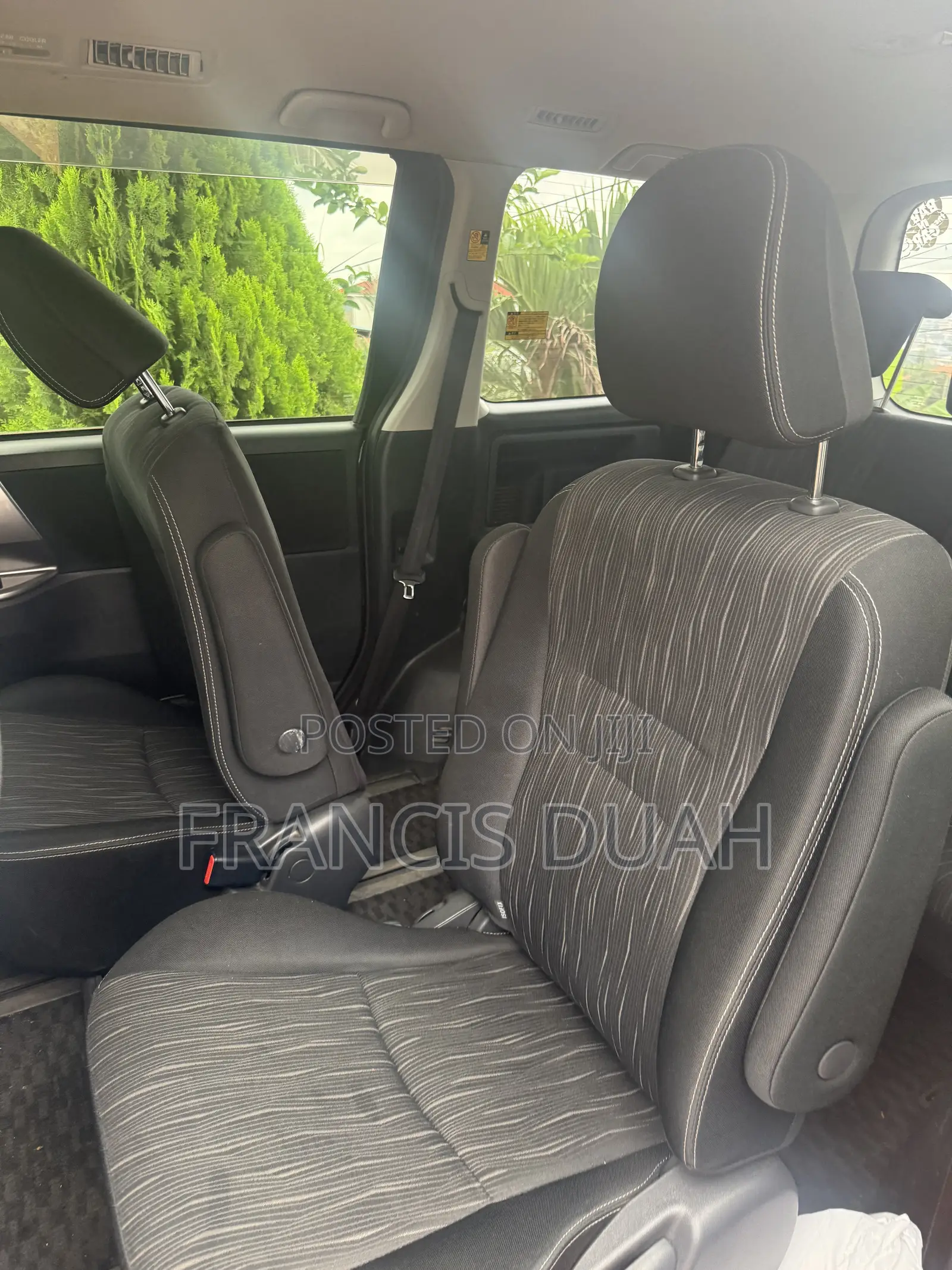 Toyota Voxy V 2WD 7-Seater 2012 Purple