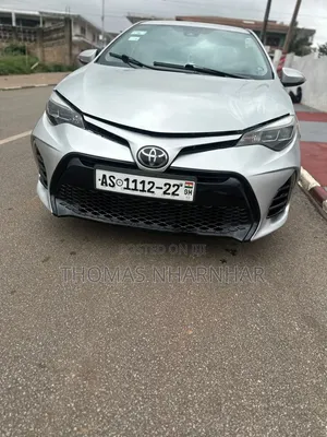 Toyota Corolla XLE 4dr Sedan (1.8L 4cyl CVT) 2017 Silver