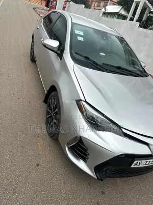 Toyota Corolla XLE 4dr Sedan (1.8L 4cyl CVT) 2017 Silver