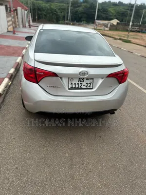 Toyota Corolla XLE 4dr Sedan (1.8L 4cyl CVT) 2017 Silver