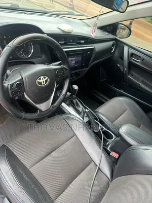 Toyota Corolla XLE 4dr Sedan (1.8L 4cyl CVT) 2017 Silver