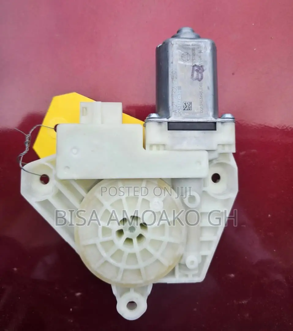 2017 Benz C300 Right Front Door Motor