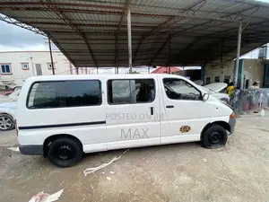 Toyota HiAce 2010 White