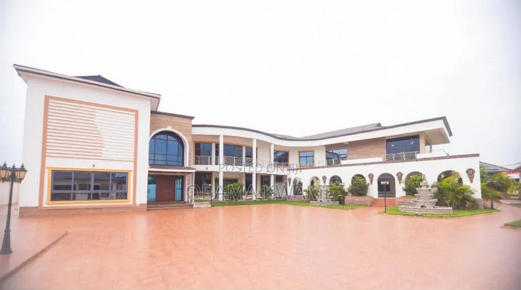 7bdrm Mansion in Laryea Homes, American House for sale