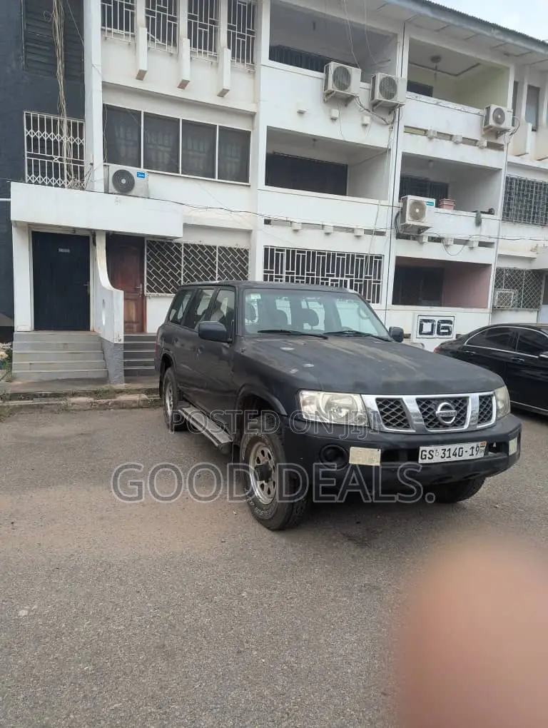 Nissan Patrol 2012 Black