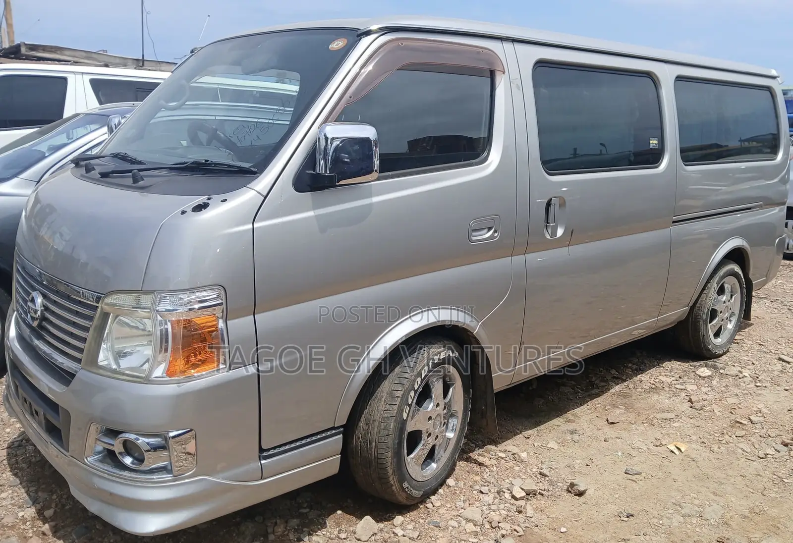 Nissan Caravan (Urvan) 2008 Silver
