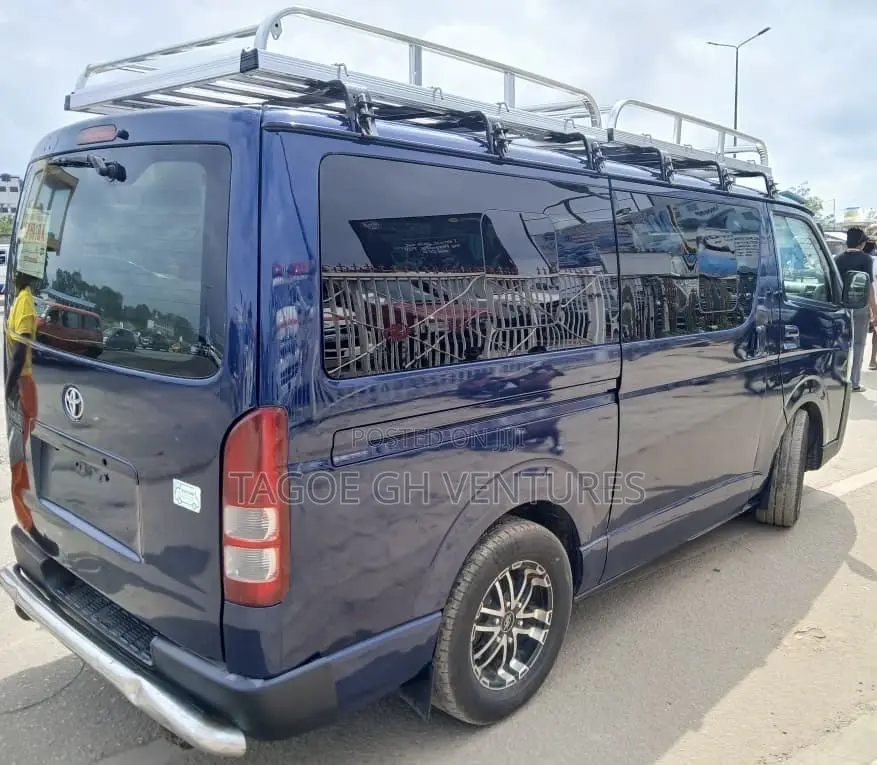 Toyota HiAce 2015 Blue