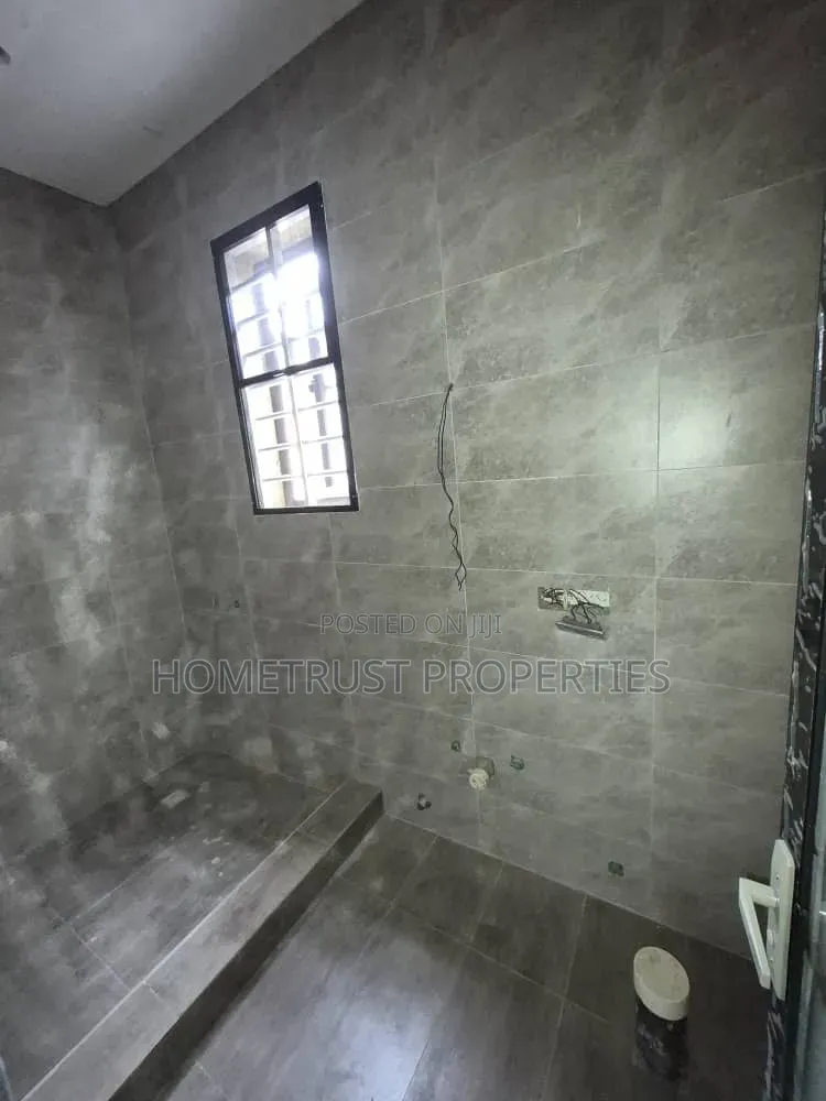 4bdrm Duplex in Kwabenya Acp for sale