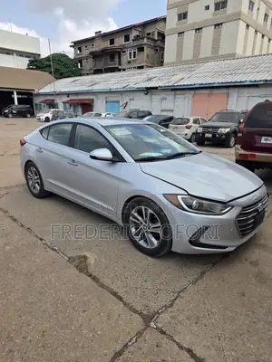 Hyundai Elantra Limited Sedan FWD (2.0L 4cyl 6A) 2017 Off white
