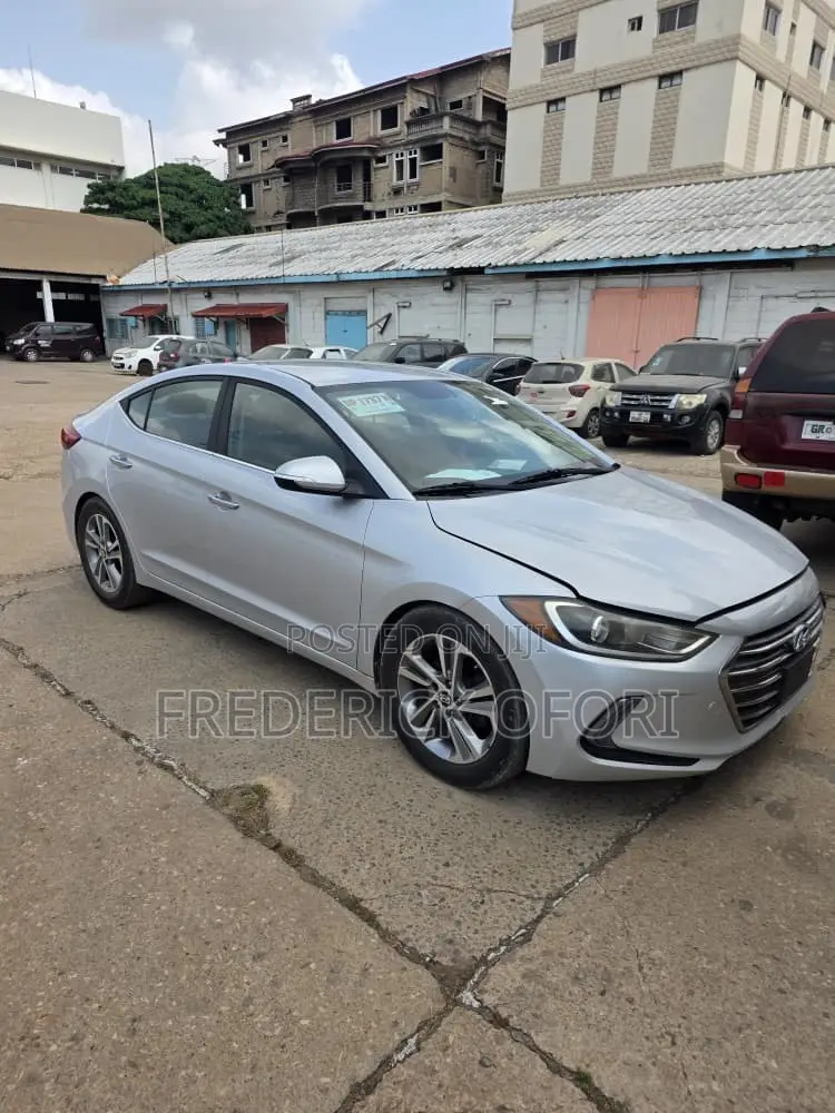Hyundai Elantra Limited Sedan FWD (2.0L 4cyl 6A) 2017 Off white