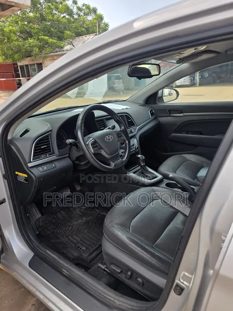 Hyundai Elantra Limited Sedan FWD (2.0L 4cyl 6A) 2017 Off white