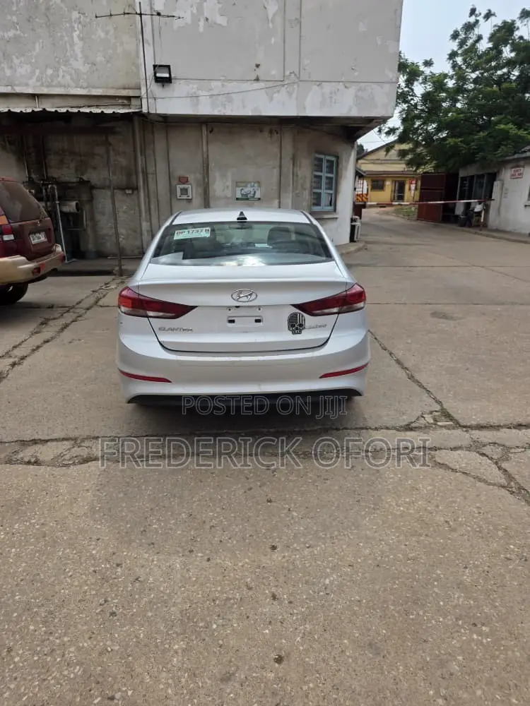 Hyundai Elantra Limited Sedan FWD (2.0L 4cyl 6A) 2017 Off white