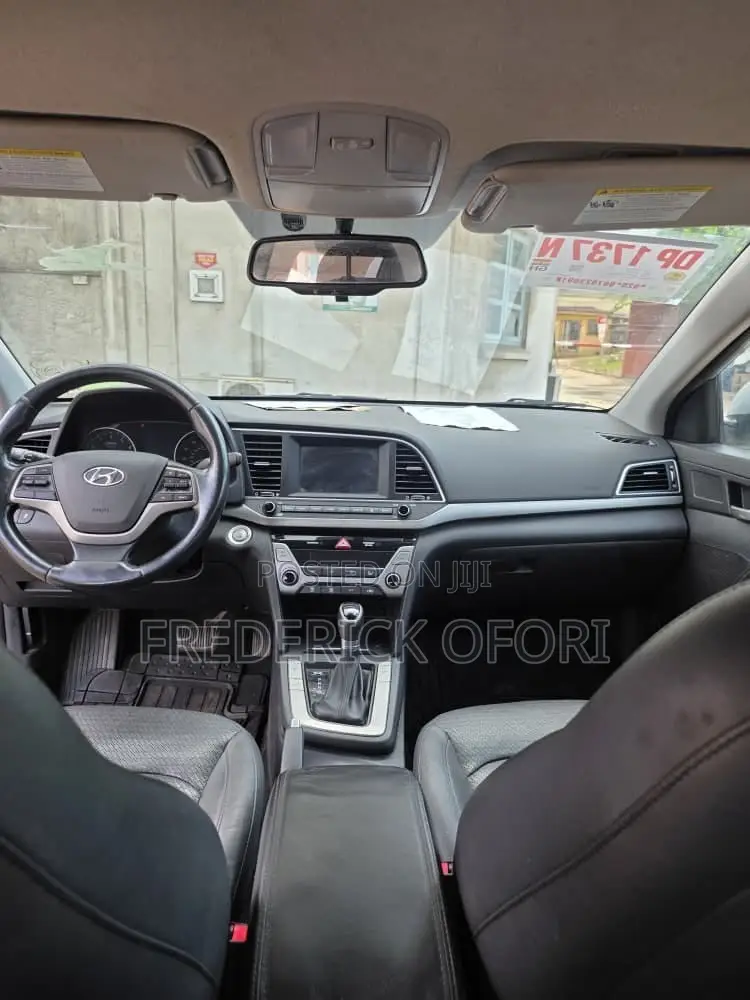 Hyundai Elantra Limited Sedan FWD (2.0L 4cyl 6A) 2017 Off white