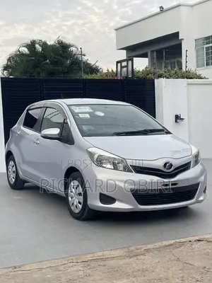 Toyota Vitz 1.3 AWD 5dr 2013 Silver