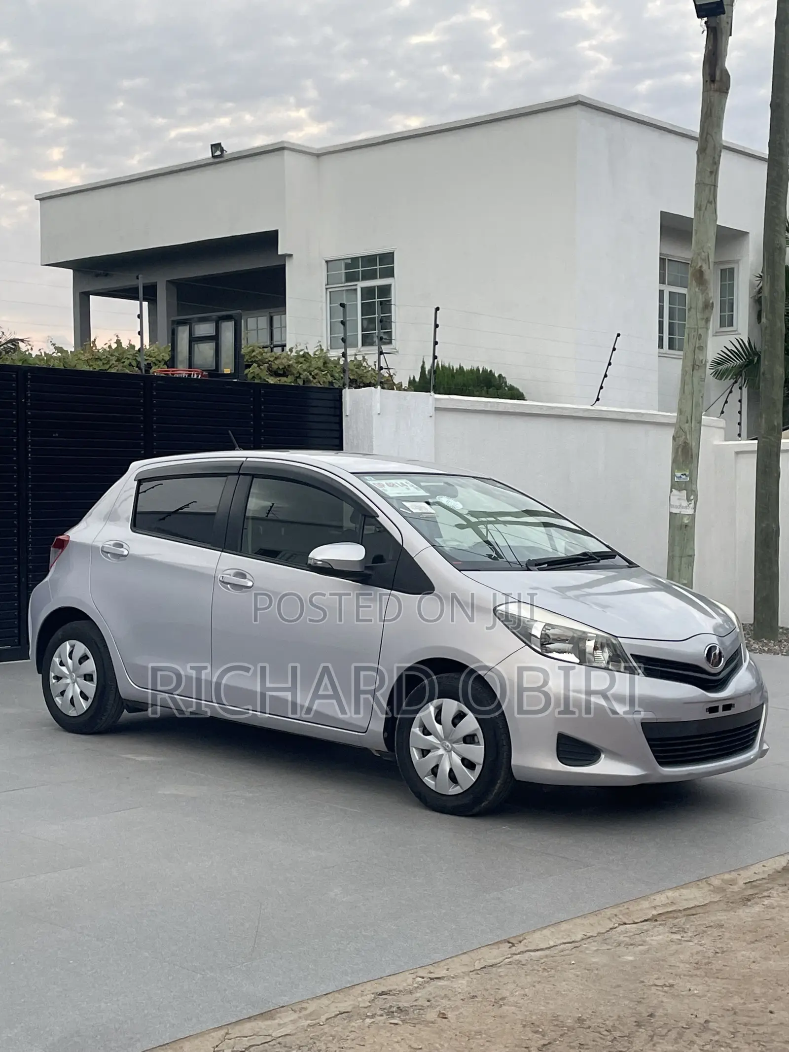 Toyota Vitz 1.3 AWD 5dr 2013 Silver