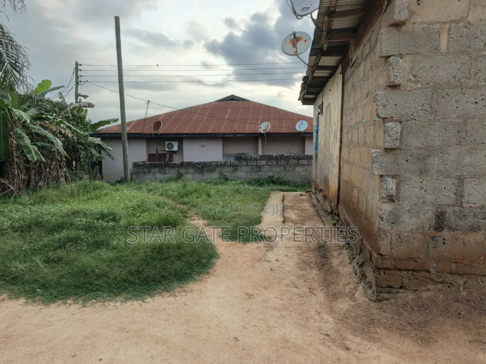 Plot for Sale at Asuofia Township ( 100*100)
