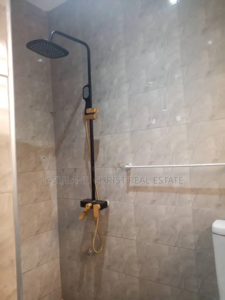 2bdrm House in Lasisi And Christ, Amasaman for sale
