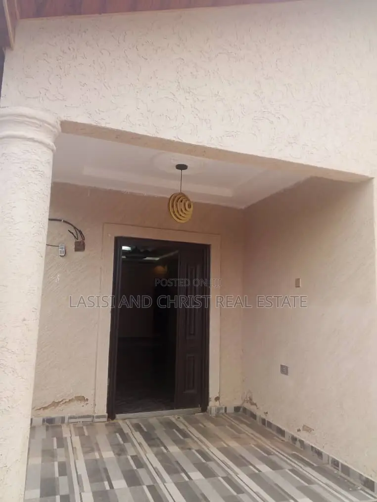 2bdrm House in Lasisi And Christ, Amasaman for sale