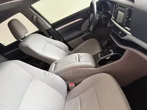 Toyota Highlander LE Plus 4x4 V6 (3.5L 6cyl 8A) 2017 Black