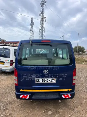 Toyota HiAce 2013 Blue