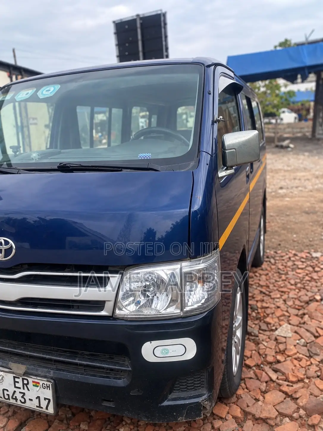 Toyota HiAce 2013 Blue