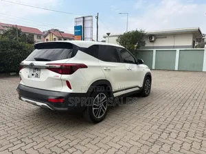 Kia Seltos S 2022 White