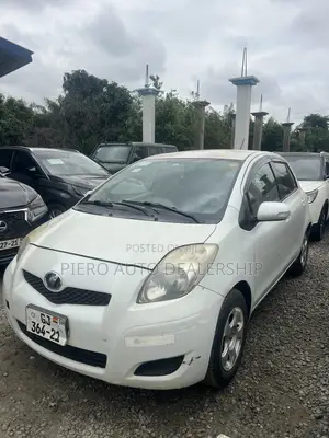 Toyota Vitz 2010 White
