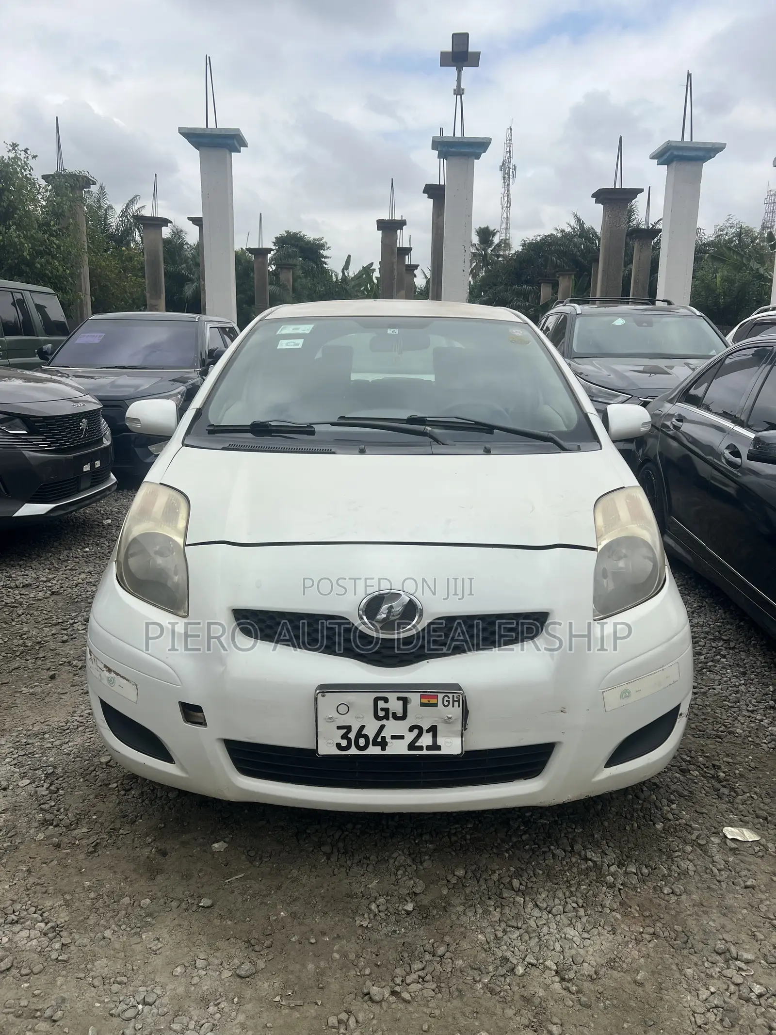 Toyota Vitz 2010 White
