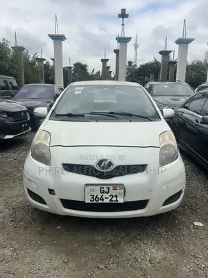 Toyota Vitz 2010 White